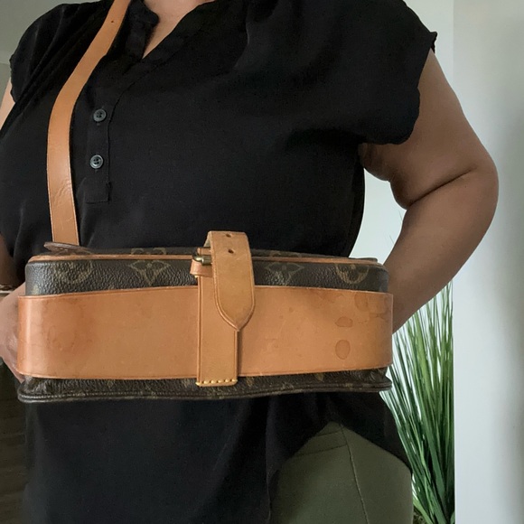 Louis Vuitton Monogram Cartouchiere 22 - Picture 4 of 10